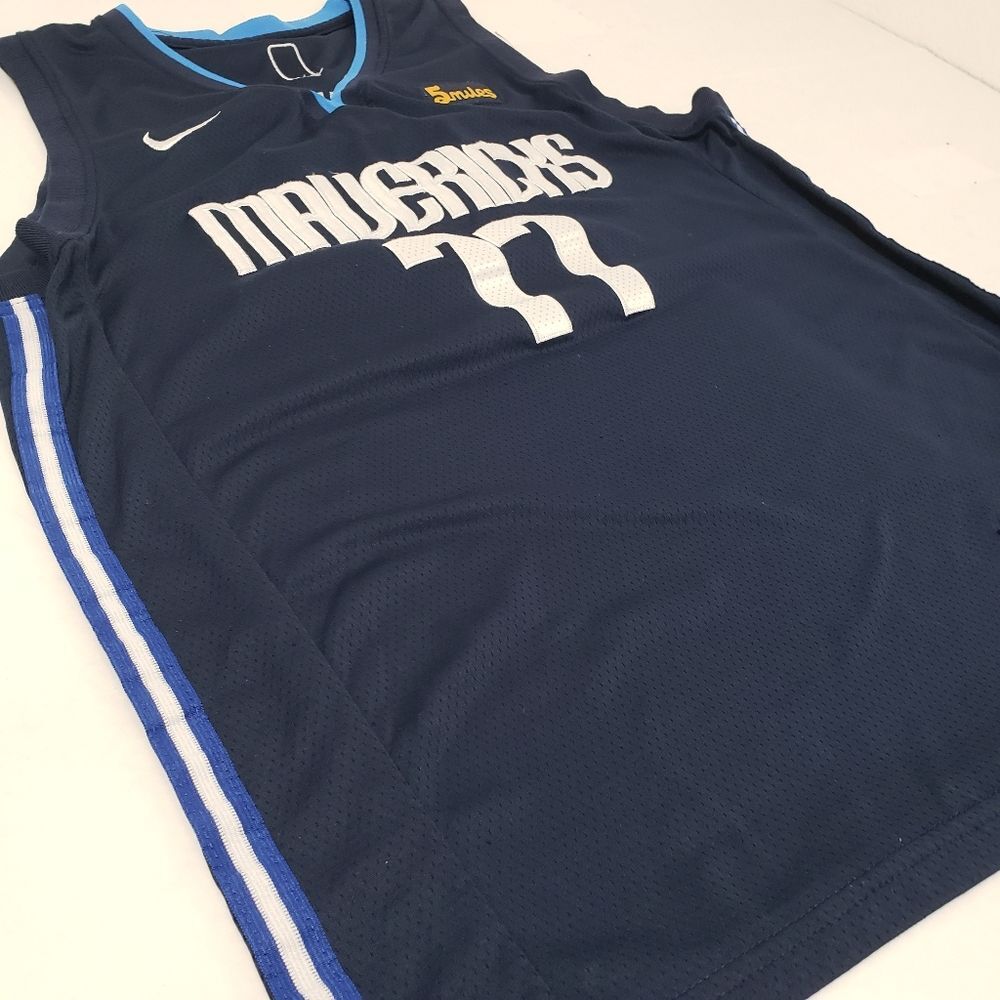 NBA Team Nike Mavericks Luka Doncic Navy Blue Basketball Jersey 77 Men's Large - Picture 2 of 7